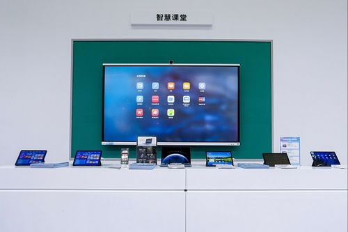 智慧教育新篇章 華為擎云亮相第七屆深圳教育裝備博覽會，展示計算機軟硬件及輔助設(shè)備一體化解決方案